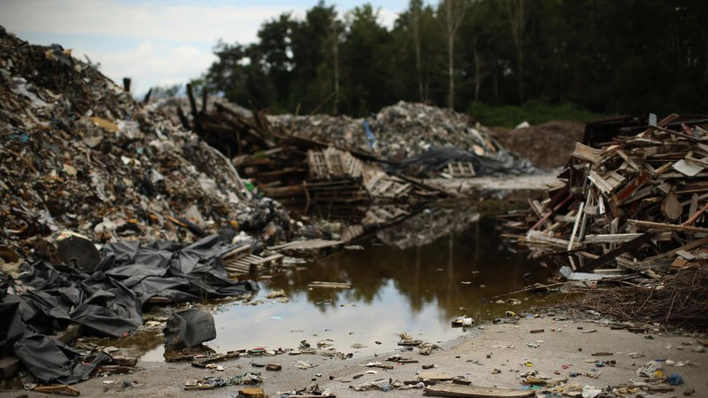 Fotografija: Ekosistemi so zadnje od zgolj treh podjetij, ki so od leta 2004 izgubila okoljevarstveno dovoljenje. Foto: Jure Eržen