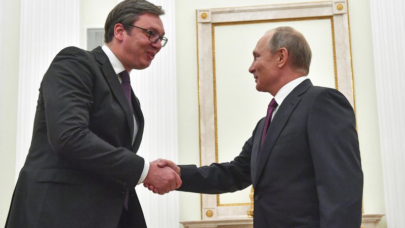 Fotografija: Aleksandar Vučić je v Moskvi v ruščini zaprosil Vladimirja Putina za podporo njegovi državi med sedanjo zaostritvijo razmer v regiji. FOTO: AP