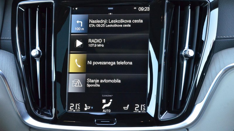 Fotografija: Tudi Volvo ima v vseh novejših modelih naš jezik. FOTO: Gašper Boncelj