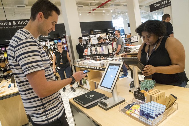 V novi trgovini v New Yorku prodajajo samo izdelke, ki imajo na spletu vsaj štiri od petih zvezdnic. FOTO: AP