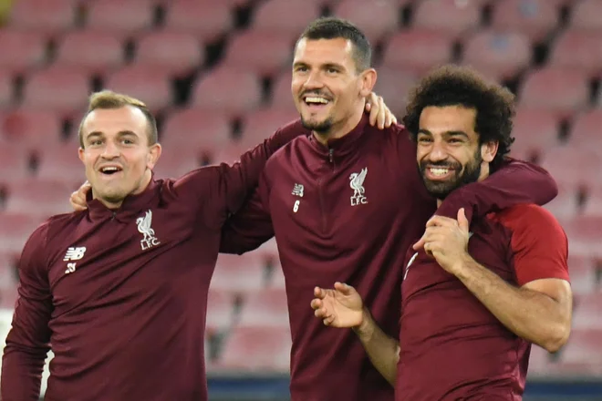 Liverpool je prispel pod Vezuv v dobri formi, na zadnjem treningu so bili razigrani tudi (z leve) Xherdan Shaqiri, Dejan Lovren in Mohamed Salah.