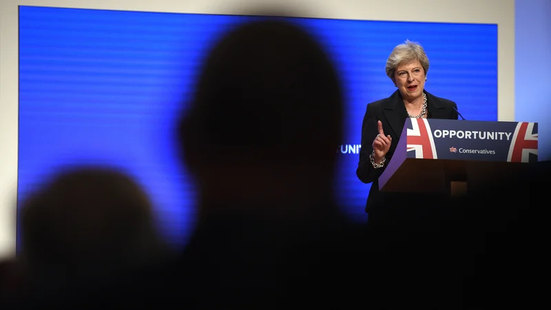 Fotografija: Britanska premierka med govorom na kongresu konservativne stranke v Birminghamu. FOTO: Oli SCARFF/AFP