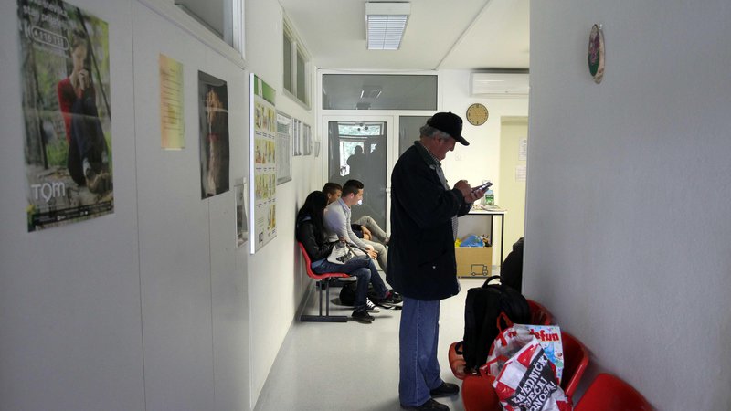 Fotografija: Ko so ambulanto pro bono odprli, je bilo registriranih 89 pacientov brez urejenega zavarovanja, danes jih je približno tisoč. Foto Igor Mali