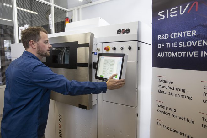 Nov laboratorij za 3D tisk kovin na ljubljanski fakulteti za strojništvo. Foto: Voranc Vogel/Delo