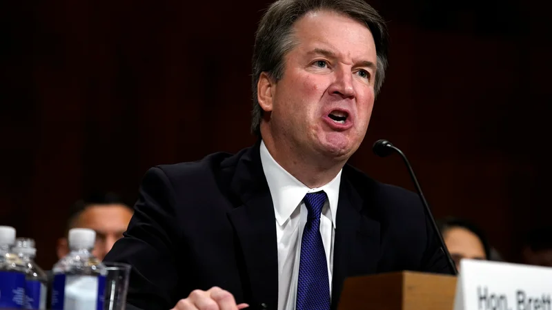 Fotografija: Na preiskovalno poročilo FBI letijo kritike, da ne more biti dovolj temeljito, ker agenti o obtožbah niso zaslišali niti domnevnega napadalca Bretta Kavanaugha niti domnevne žrtve Christine Blasey Ford. FOTO: Reuters