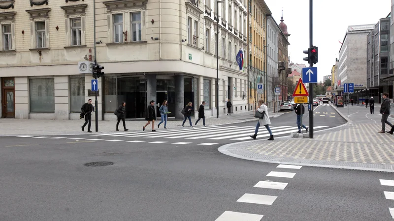 Fotografija: V nekdanjih prostorih Slovenijašporta je na voljo okoli 76 kvadratnih metrov. Prednost pri brezplačnem najemu bodo imele nevladne organizacije s podorčja parvosodja. FOTO: Mavric Pivk