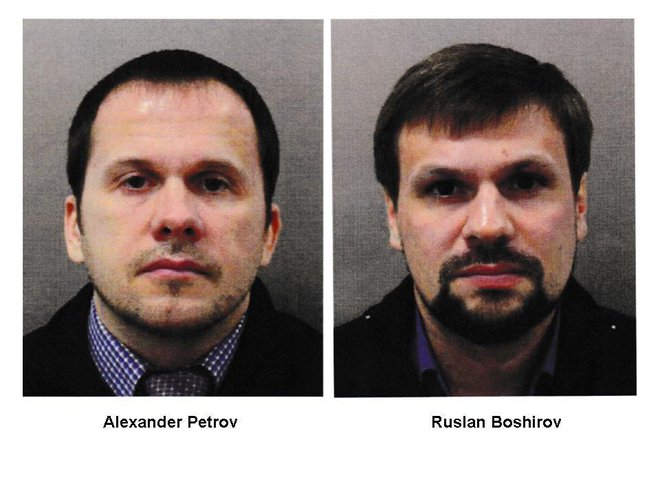 Aleksander Petrov in Ruslan Boširov, ki so ga britanski varnostni organi kasneje identificirali kot polkovnika Anatolija Čepigo, sta osumljena izvedbe napada v Salisburyju. FOTO: Metropolitan Police via AP