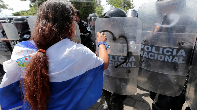 Fotografija: Protest proti predsedniku Danielu Ortegi. FOTO: Reuters