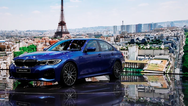 Fotografija: BMW serije 3 vozi v sedmo generacijo in bo poskušal ohranjati slavo klasičnih dobro voznih limuzin. FOTO: Reuters