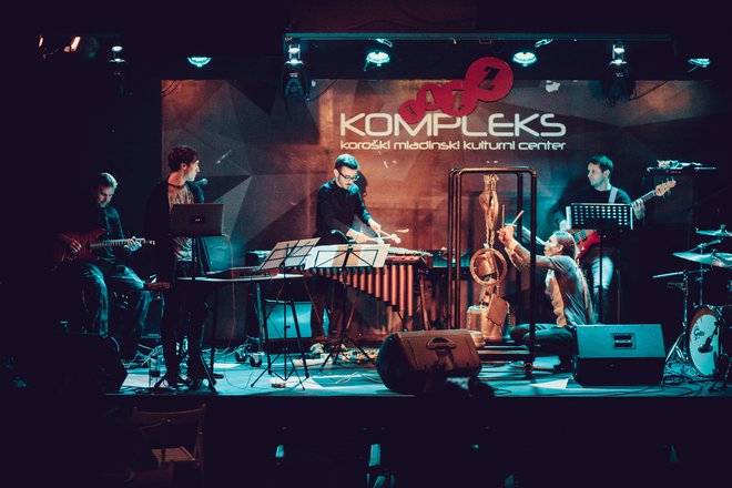 Cilj festivala slovenskega jazza je predstavljati domače avtorsko glasbeno ustvarjanje. (Na fotografiji lanski koncert Vida Jamnika z zasedbo.) Foto arhiv Ravne Jazza