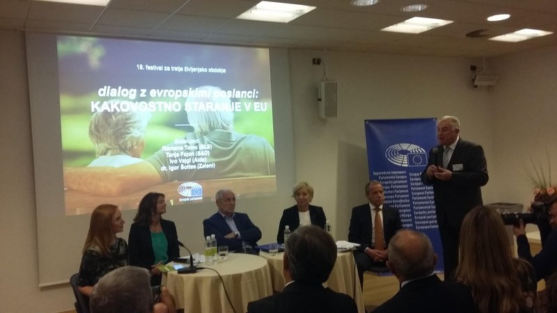 Fotografija: V razpravi Kakovostna starost v EU so sodelovali evropski poslanci (z desne) dr. Igor Šoltes, Romana Tomc, Ivo Vajgl in Tanja Fajon. Foto Andreja Žibret Ifko