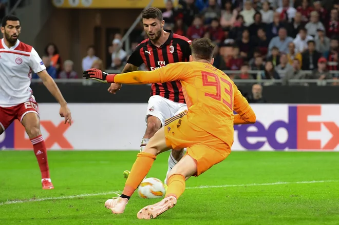 Patrick Cutrone je bil glavni režiser Milanovega zasuka proti Olympiacosu, premagal Portugalca v grški vratih Joseja Saja za 1:1 in za 3:1, potem ko je grški klub prvi zadel na San Siru. FOTO: AFP