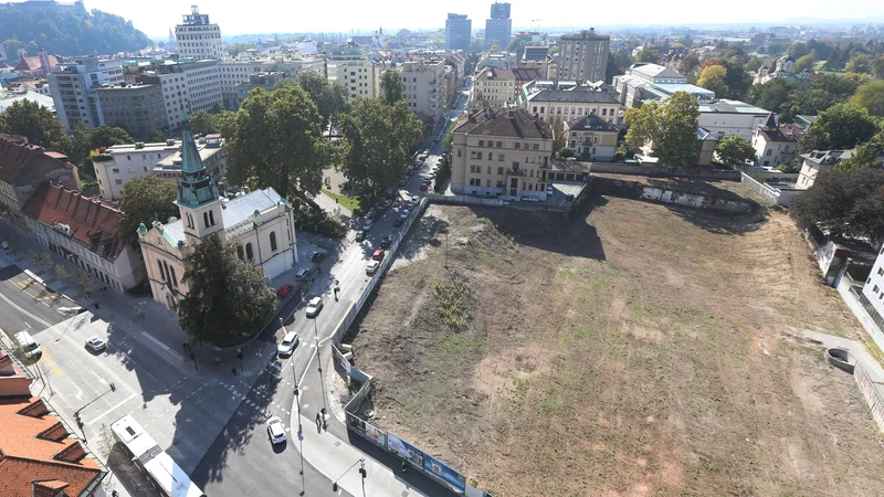 Fotografija: Območje Kolizeja je pripravljeno za gradnjo stanovanjske soseske. Foto Tomi Lombar
