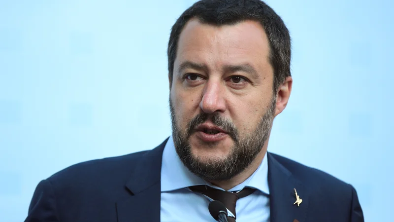 Fotografija: Italijanski notranji minister Matteo Salvini predsedniku evropske komisije Jean-Claudu Junckerju očita, da uničuje EU in Italijo. Foto Reuters