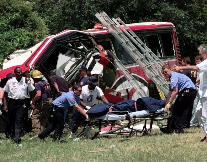 Maja 1999 je v prometni nesreči avtobusa v ZDA umrlo 22 ljudi. FOTO: AP