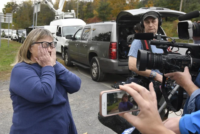 Barbara Douglas je izvedela, da so v prometni nesreči umrle njene sorodnice. FOTO: AP