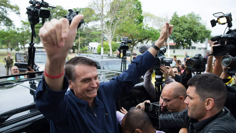 Fotografija: Jair Bolsonaro se bo na drugem krogu predsedniških volitev pomeril s socialistom Fernandom Haddadom. FOTO: Fernando Souza/AFP