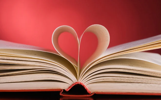 V najnovejših ljubezenskih romanih se romance ne spletajo več med sodelavci, ampak na nekem nevtralnem terenu. FOTO: Creative Commons&nbsp;
