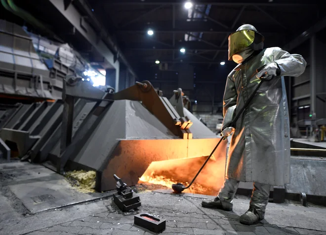 V Evropi je še vedno visoko povpraševanje po nemških izdelkih, a na svetovno izvozno rekorderko vplivajo globalne težave. Foto Reuters