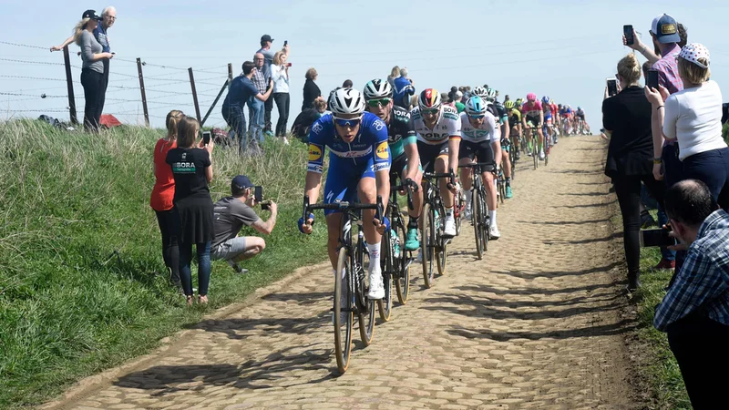 Fotografija: QuickStep je strah in trepet ne le na klasikah, temveč na praktično vsaki dirki, kjer se njihovi kolesarji pojavijo na štartu. FOTO: AFP