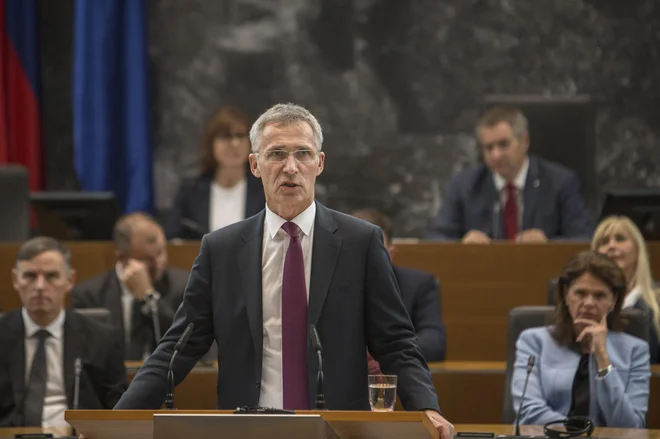 Generalni sekretar Nata Jens Stoltenberg med govorom v državnem zboru. FOTO: Voranc Vogel / Delo