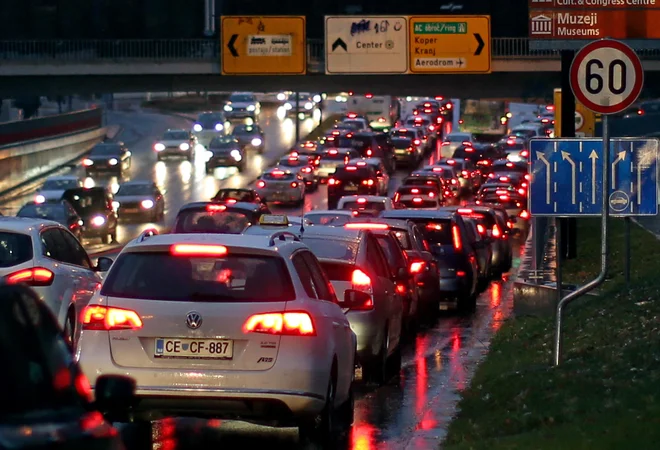 Cilj je znižanje izpustov pri novih avtomobilih do leta 2030. FOTO: Tomi Lombar