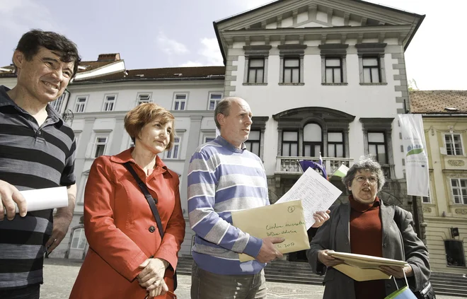 V iniciativi so lani občini predali 1420 podpisov proti degradaciji Rožne doline.