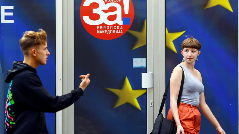 Fotografija: Izseljevanje mladih ni trend le v Makedoniji, temveč tudi v širši regiji. FOTO: Reuters