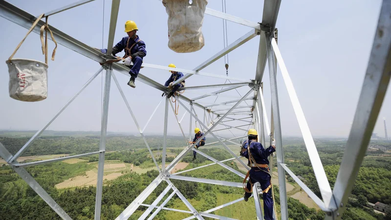 Fotografija: Kitajci postavijo daljnovod v dveh letih od ideje. FOTO: China Daily/Reuters