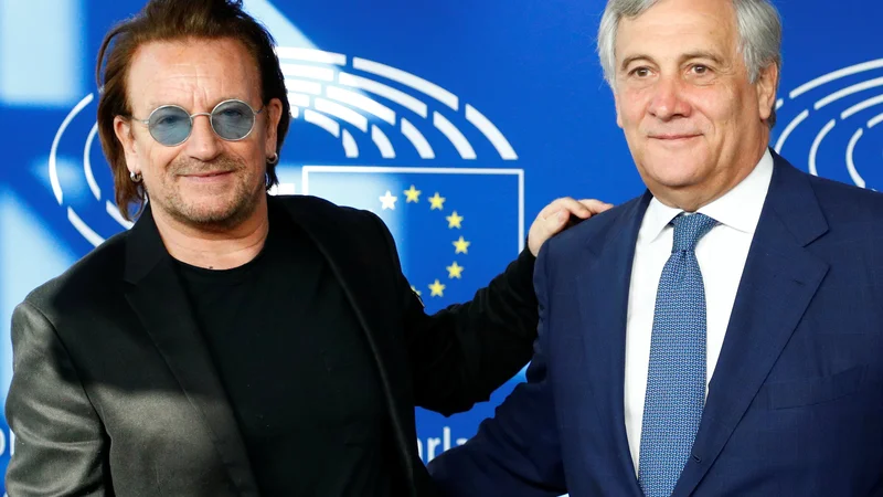 Fotografija: Bono in predsednik evropskega parlamenta Antonio Tajani. Foto: Francois Lenoir/Reuters