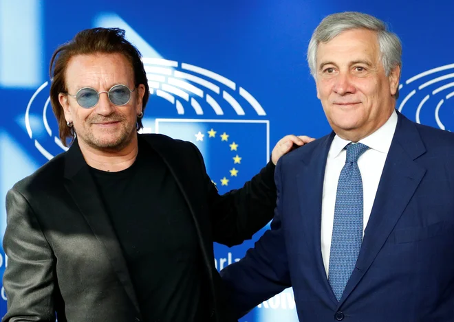Bono in predsednik evropskega parlamenta Antonio Tajani. Foto: Francois Lenoir/Reuters
