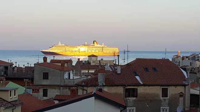 Letos največja in najbolj razkošna pred piransko Punto. Foto Boris Šuligoj