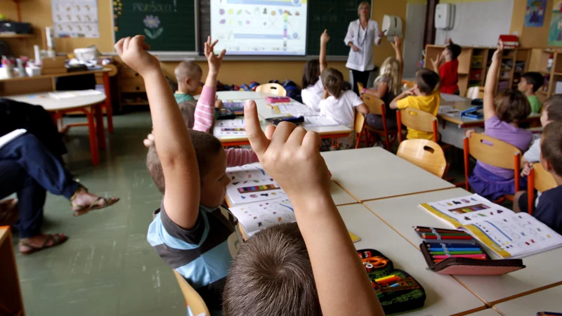 Fotografija: Če je v enem oddelku več otrok priseljencev, to ne pripomore k njihovi večji vključenosti, slabše je tudi njihovo znanje slovenščine. FOTO: Matej Družnik/Delo