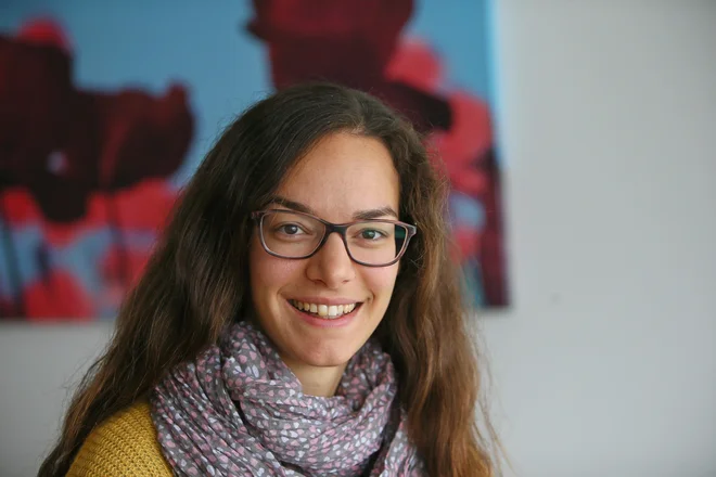 &raquo;Po podatkih naših raziskav na slovenskem trgu več kot polovica predpakiranih živil vsebuje prosti sladkor,&laquo; pravi raziskovalka Nina Zupanič. FOTO Jože Suhadolnik