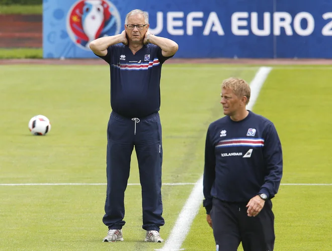 Lars Lagerbäck (levo) v prvem letu na norveški klopi še ni obrnil krivulje uspehov navzgor, letos pa je v šestih tekmah izgubil eno in prav zadnjo (proti Bolgariji) pred jutrišnjo tekmo s Slovenijo. Foto AP