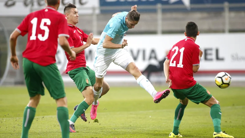 Fotografija: Slovenci bi morali danes zmagati, če bi želeli ohraniti iskro upanja. FOTO: Roman Šipić/Delo