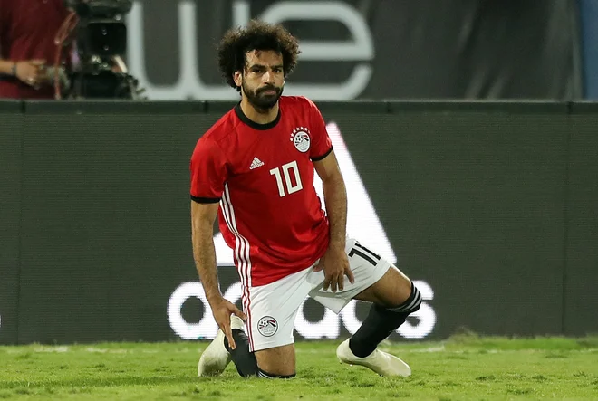 Mohamed Salah je poškodbo utrpel v zadnjih minutah dvoboja. FOTO: Mohamed Abd El Ghany/Reuters
