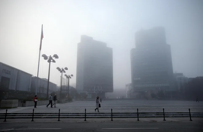 Trg Republike 23.novembra 2016
[Trg Republike,Ljubljana,megla,NLB]