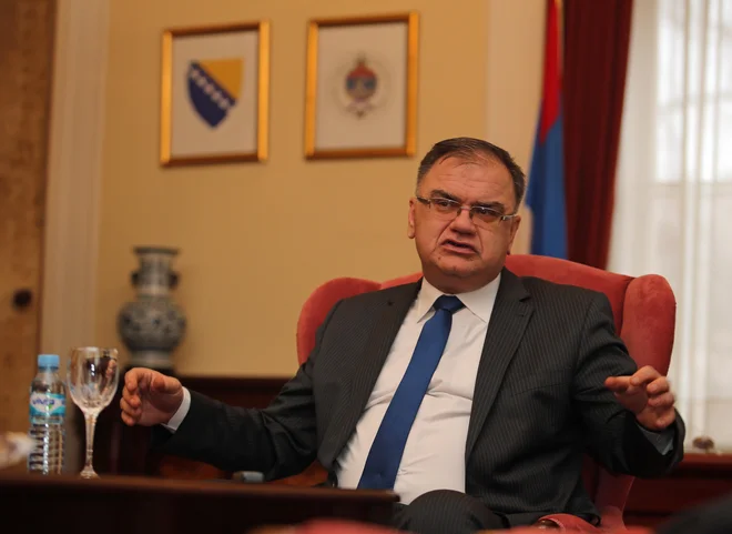Velik del državljanov BiH rezultatov volitev ne sprejema kot legitimne. FOTO: Tomi Lombar/ Delo