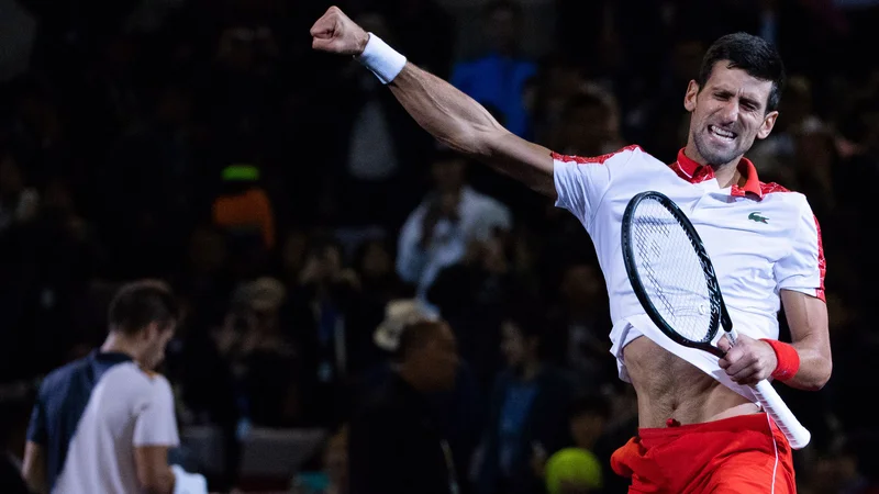 Fotografija: Novak Đoković se je v Šanghaju razveselil 32. lovorike iz serije masters. FOTO: AFP