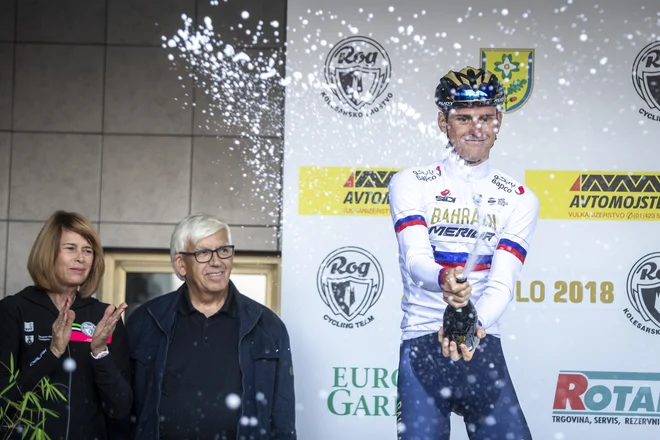 Matej Mohorič je v soboto dirkal v Lombardiji, že v nedeljo je navduševal gledalce na domačih cestah v Podsmreki. FOTO: Voranc Vogel/Delo