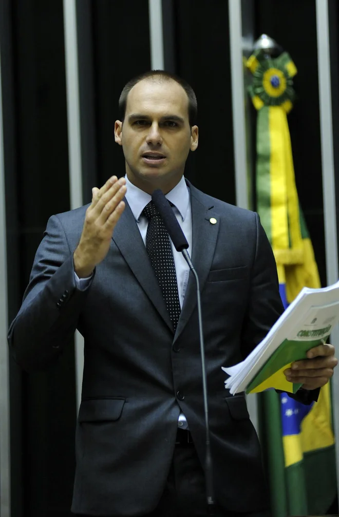 Štiriintridesetletni pravnik Eduardo Bolsonaro je v poslanskih klopeh sedel že v prejšnjem sklicu parlamenta. FOTO: Wikipedia