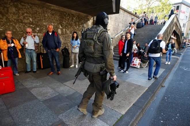 Tiskovna predstavnica policije je dejala, da je ugrabitelj talko zajel v lekarni FOTO: Thilo Schmuelgen/Reuters
