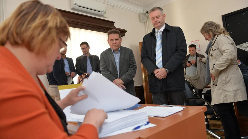 Fotografija: Tilen Klugler s 404 podpisi podpore volivcev v Slovenj Gradcu. FOTO: Anton Hozjan