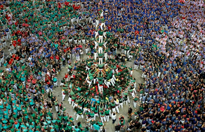 Člani skupine &quot;Castellers de Sant Cugat&quot;. Foto Albert Gea Reuters