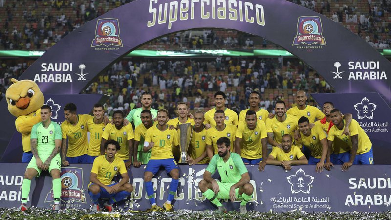Fotografija: Vsaka zmaga na dvoboju večnih rivalov je prestižna, tokrat so se je veselili Brazilci. FOTO: AP