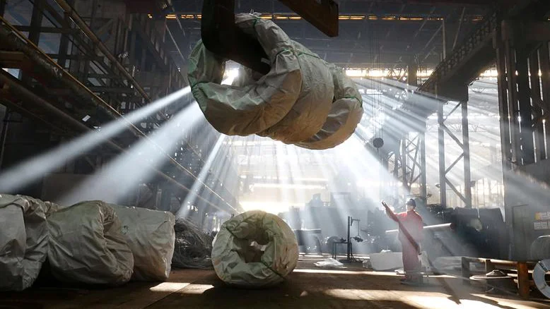 Fotografija: Marsikateri projekt selitve proizvodnje je v preteklosti propadel. Podjetja obrate zdaj vračajo nazaj v razviti svet, vzrok pa ni dražja delovna sila. FOTO: Reuters