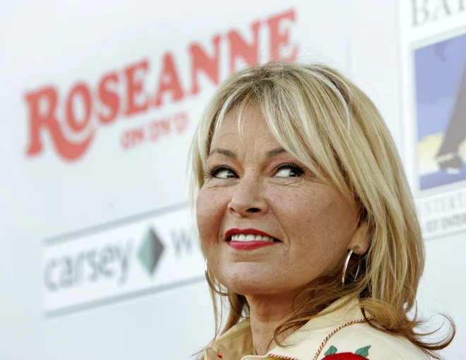Ob smrti Roseanne Conner na televiziji Rosanne Barr sporoča, da je še živa. FOTO: Reuters