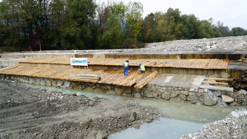 Fotografija: Gradnja Podvinskega jezu na Savinji bo končana v dveh mesecih. FOTO: Brane Piano
