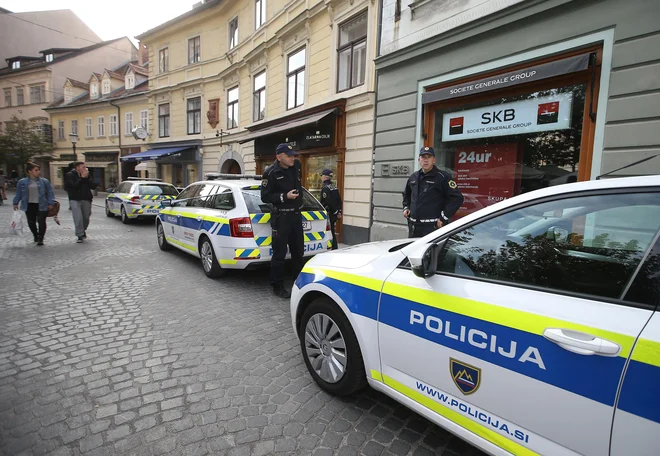 Neznanca sta odnesla nakit in gotovino. FOTO: Jože Suhadolnik